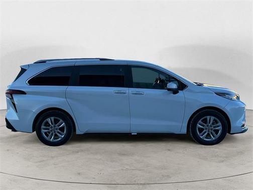 2023 Toyota Sienna Limited