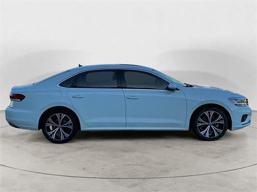 2022 Volkswagen Passat 2.0T SE