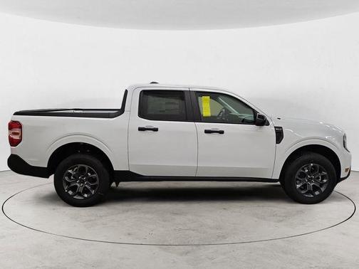 Oxford White 2025 Ford Maverick XLT