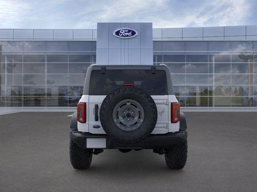 Oxford White 2025 Ford Bronco Badlands