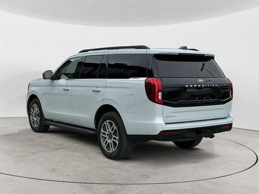 Silver Metallic 2025 Ford Expedition Active