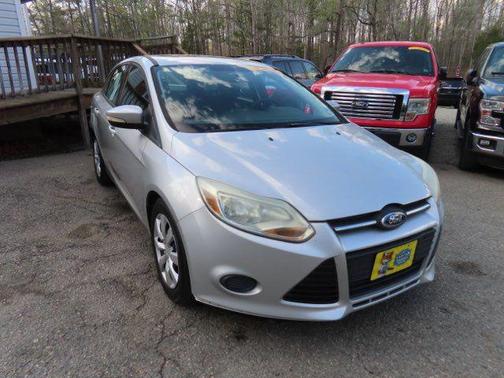 Ingot Silver Metallic 2013 Ford Focus SE