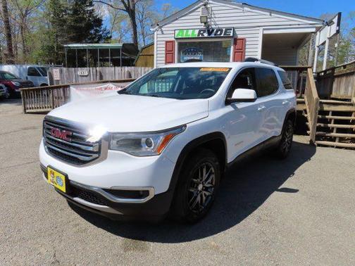 White 2017 GMC Acadia SLT-1