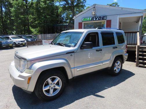 Bright Silver Metallic Clearcoat 2008 Jeep Liberty Limited Edition