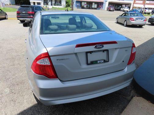 Brilliant Silver Metallic 2010 Ford Fusion SE