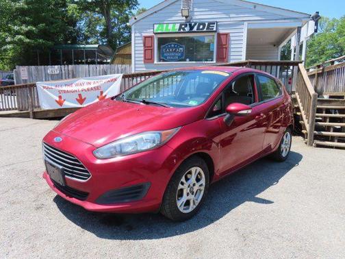 Red 2014 Ford Fiesta SE