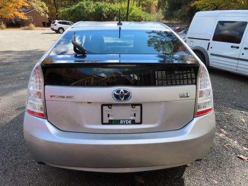 2010 Toyota Prius III