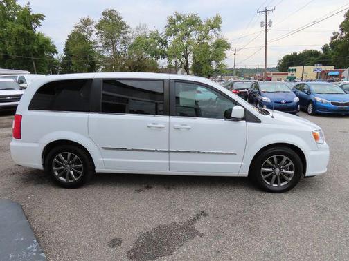 2015 Chrysler Town & Country S