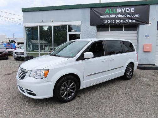 2015 Chrysler Town & Country S