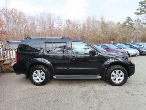 2008 Nissan Pathfinder SE
