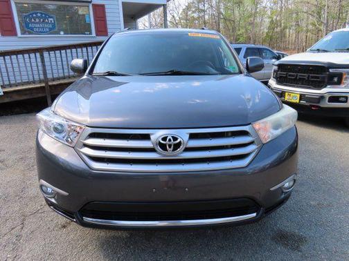 Magnetic Gray Metallic 2013 Toyota Highlander SE