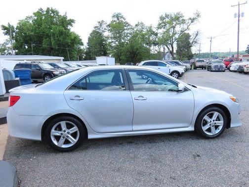 Classic Silver Metallic 2012 Toyota Camry SE