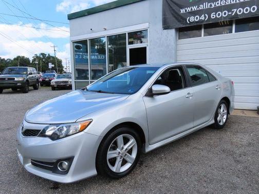 Classic Silver Metallic 2012 Toyota Camry SE