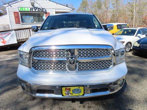 Bright White Clearcoat 2017 RAM 1500 Laramie
