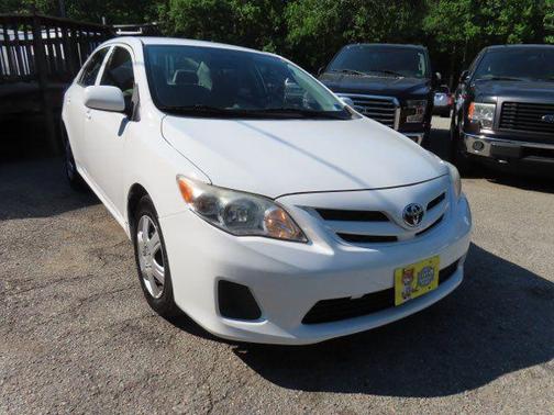 Super White 2013 Toyota Corolla L