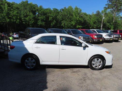 Super White 2013 Toyota Corolla L