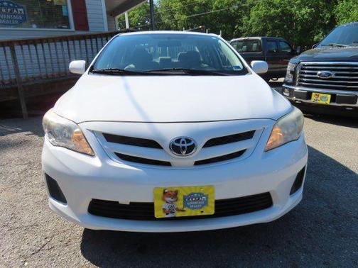 Super White 2013 Toyota Corolla L