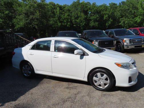 Super White 2013 Toyota Corolla L