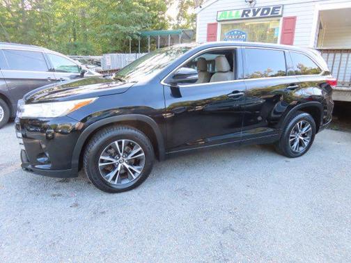 2017 Toyota Highlander LE I4