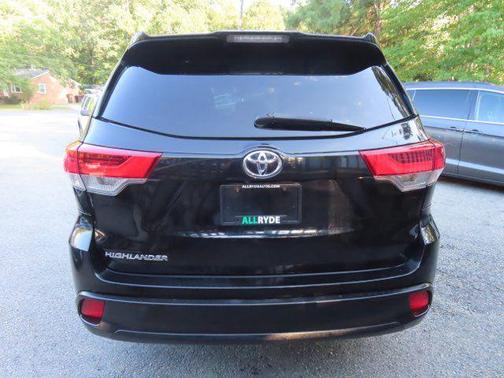 2017 Toyota Highlander LE I4