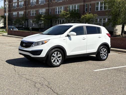 Clear White 2014 Kia Sportage LX