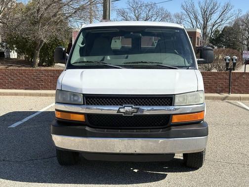 2005 Chevrolet Express 3500 Base