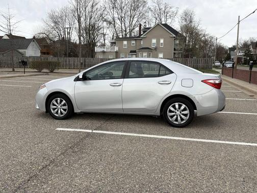 Classic Silver Metallic 2015 Toyota Corolla LE