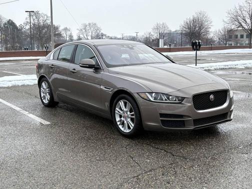 2017 Jaguar XE 25t Premium