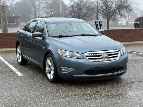 Tuxedo Black Metallic 2010 Ford Taurus SHO