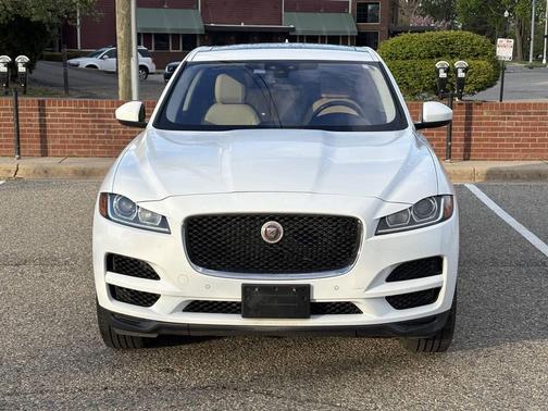 Fuji White 2019 Jaguar F-PACE 25t