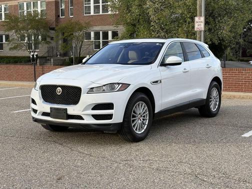 Fuji White 2019 Jaguar F-PACE 25t