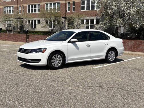 Candy White 2012 Volkswagen Passat 2.5 S