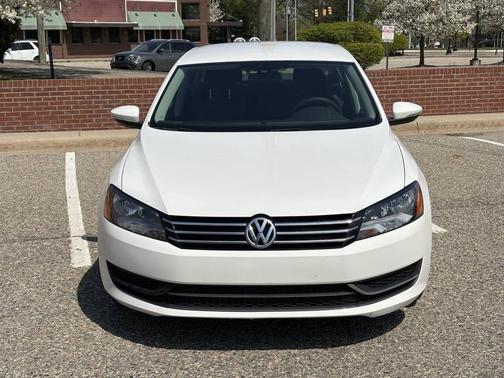 Candy White 2012 Volkswagen Passat 2.5 S