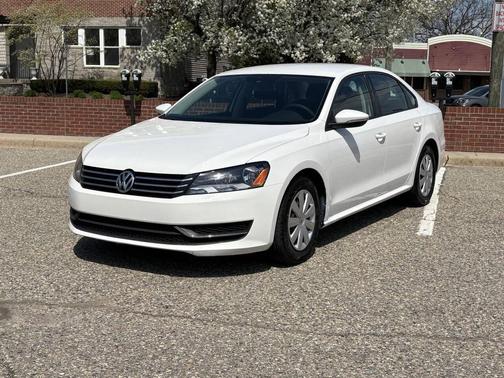 Candy White 2012 Volkswagen Passat 2.5 S