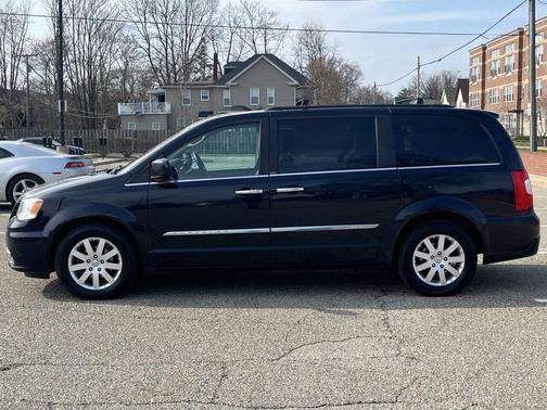 2011 Chrysler Town & Country Touring-L