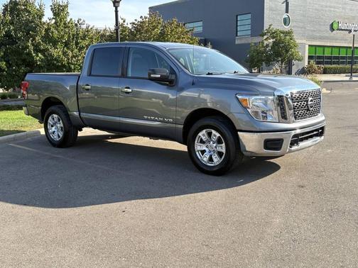 2018 Nissan Titan SV