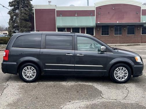 2012 Chrysler Town & Country Limited
