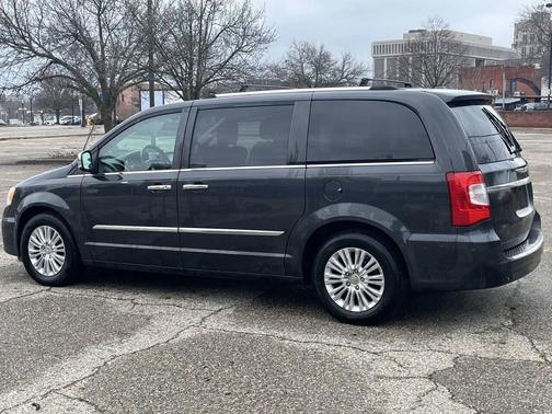 2012 Chrysler Town & Country Limited