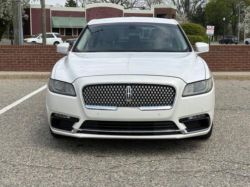 White Platinum Tri-Coat 2017 Lincoln Continental Premiere