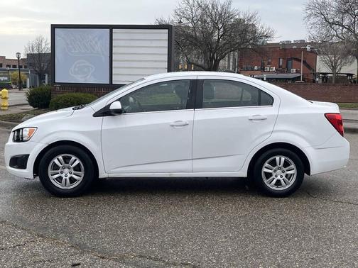 2016 Chevrolet Sonic LT