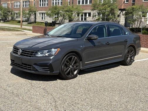 2017 Volkswagen Passat 1.8T R-Line w/Comfort