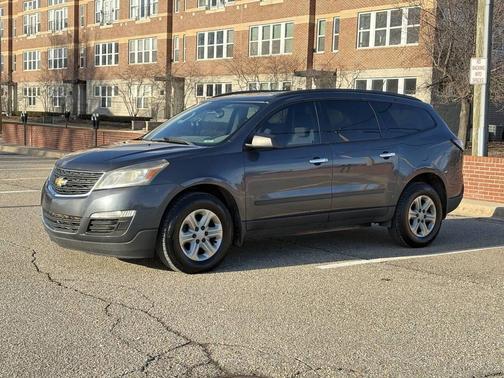 Gray 2014 Chevrolet Traverse LS