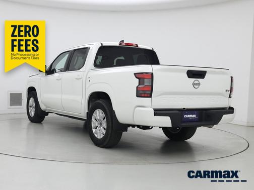 White 2022 Nissan Frontier SV