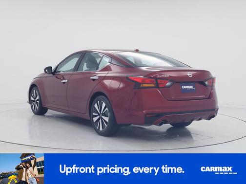 Red 2019 Nissan Altima SV