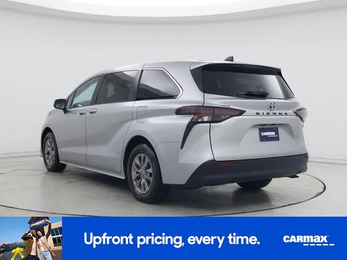 2023 Toyota Sienna LE