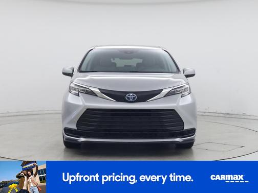 2023 Toyota Sienna LE