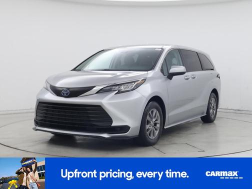 2023 Toyota Sienna LE