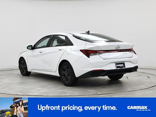 White 2022 Hyundai ELANTRA SEL