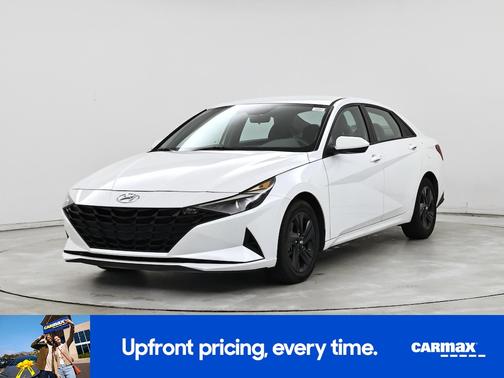 White 2022 Hyundai ELANTRA SEL
