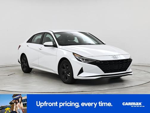 White 2022 Hyundai ELANTRA SEL